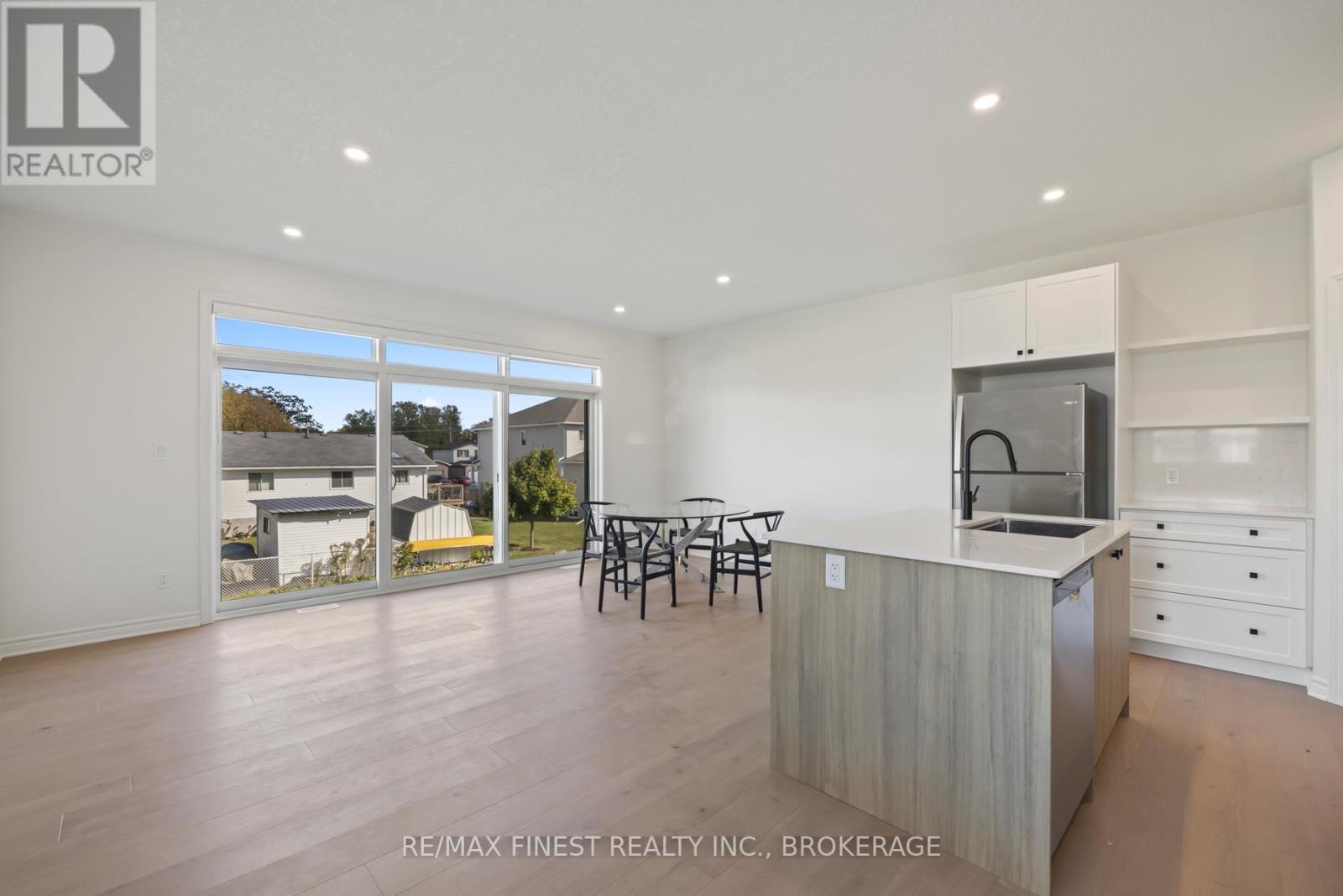 198 Heritage Park Drive, Greater Napanee, Ontario K7R 3X8 - Photo 9 - X12656416