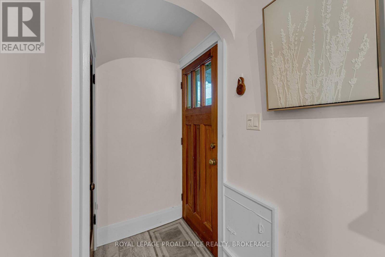 32 Livingston Avenue, Kingston, Ontario  K7L 4L2 - Photo 5 - X12732470