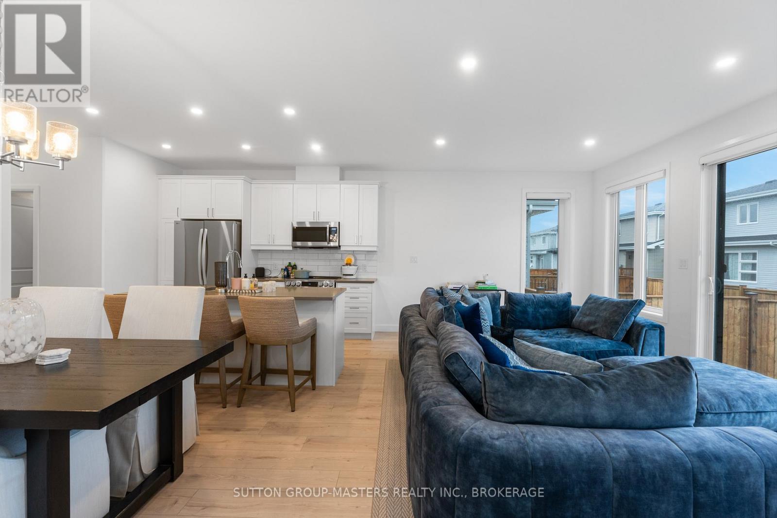 214 Superior Drive, Loyalist, Ontario K7N 0E4 - Photo 4 - X12763296