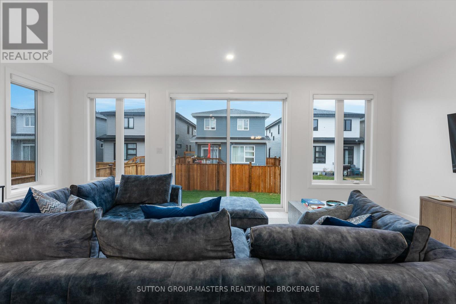 214 Superior Drive, Loyalist, Ontario K7N 0E4 - Photo 5 - X12763296