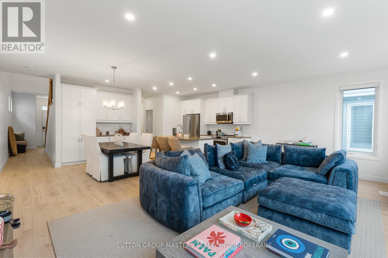 214 Superior Drive, Loyalist, Ontario K7N 0E4 - Photo 7 - X12763296