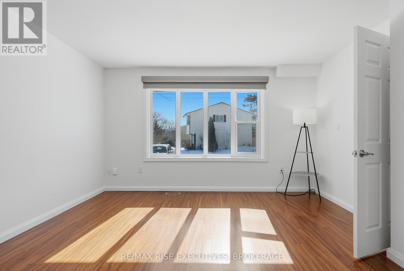 926 Amberdale Crescent, Kingston, Ontario  K7M 6V1 - Photo 4 - X12823426